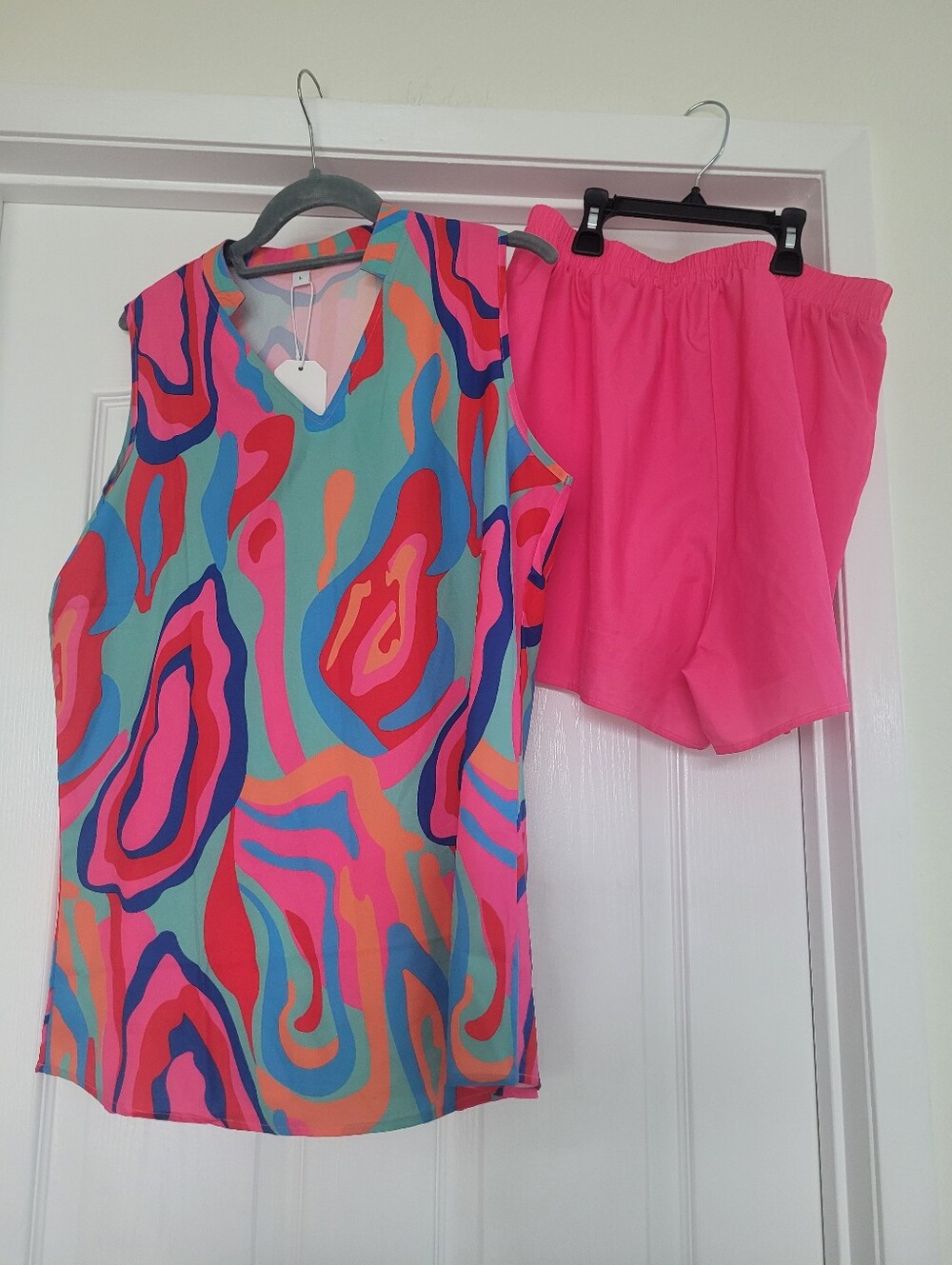 Moda Vibrant Multicolor Sleeveless V-Neck Top and Shorts Set